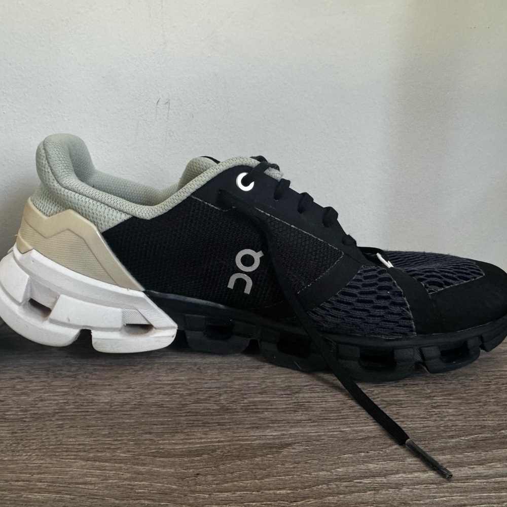 On Running Cloud Cloudflyer Black Mint Green Running Shoes Women's size 11 - Picture 6 of 7